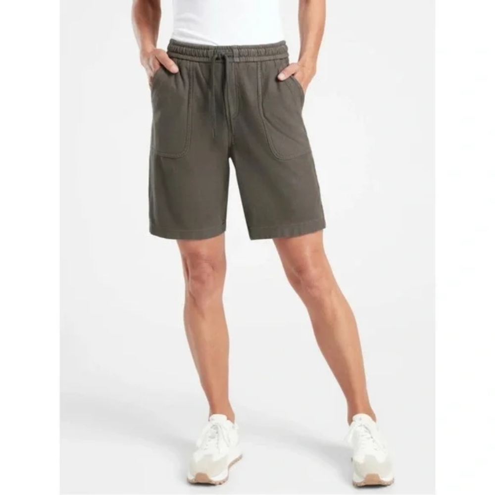 Athleta Farallon Bermuda Shorts Cypress Green Size 2 Casual Minimalist Modest